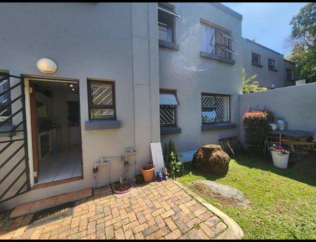 2 BEDROOM TOWNHOUSE FOR SALE IN BASSONIA